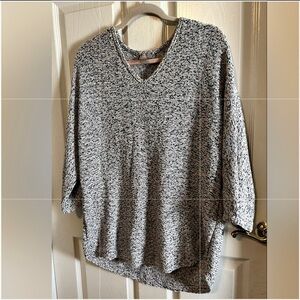 Chico’s multicolored womens’s sweater size 2 / XS
Blue pink white teal speckled